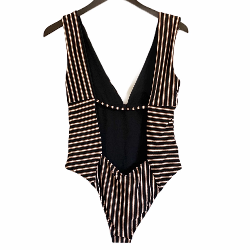 NWT L*SPACE Horizon Stripe Sunscape One Piece 12 - Picture 8 of 12